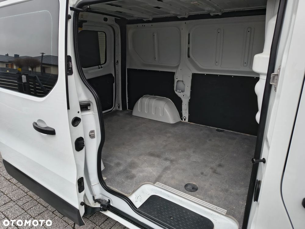 Nissan NV300 - 11