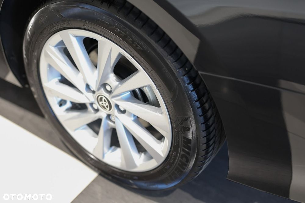 Toyota Camry - 29