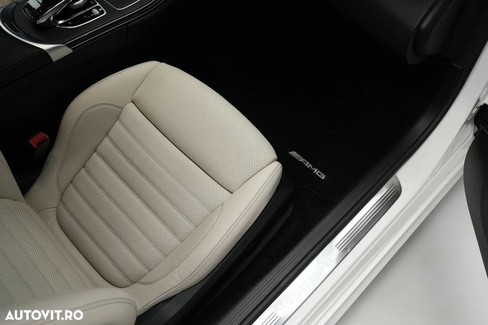 Mercedes-Benz C 400 4MATIC Coupe - 36