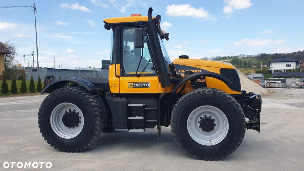 JCB FASTRAC 3220 PLUS - 3