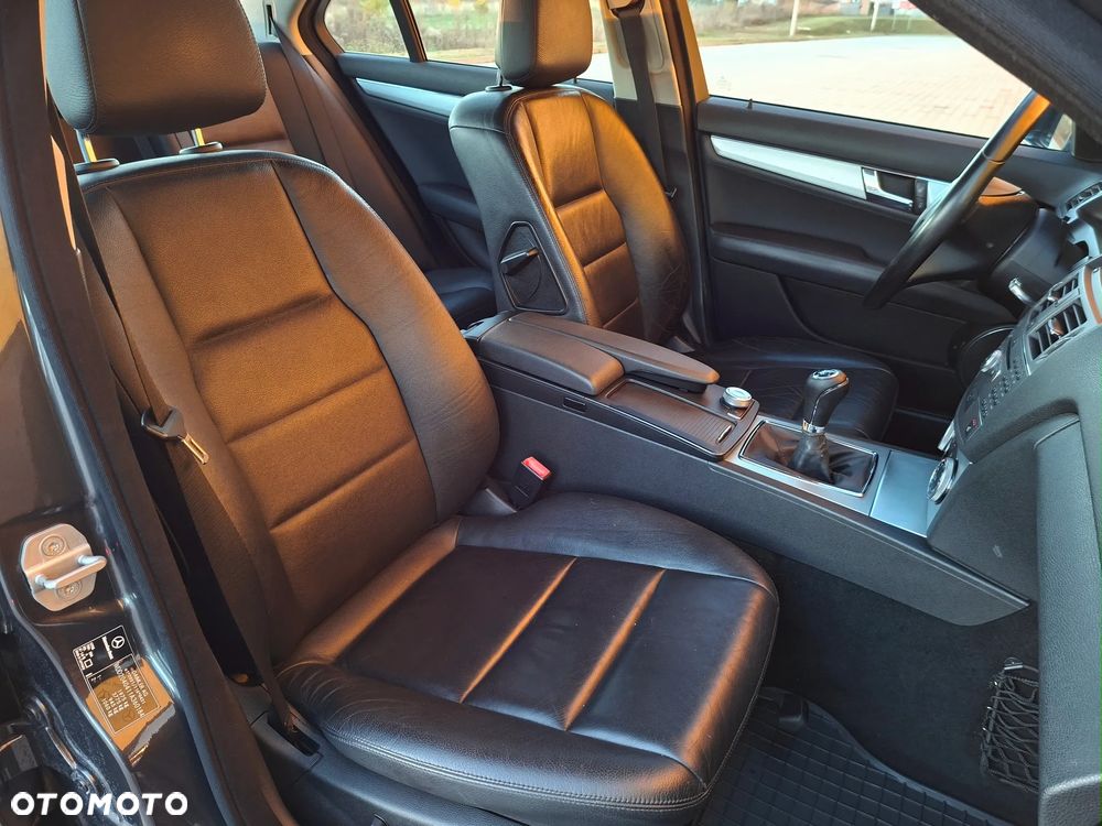 Mercedes-Benz Klasa C 200 Avantgarde Edition - 27