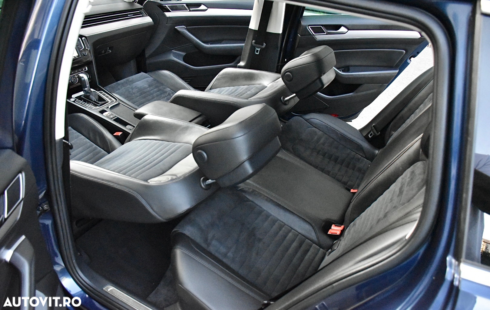 Volkswagen Passat Variant 2.0 TDI SCR DSG (BlueM. Tech) Highline - 14