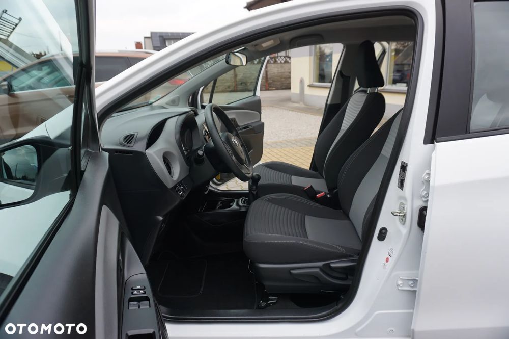 Toyota Yaris 1.0 VVT-i Team Deutschland - 20