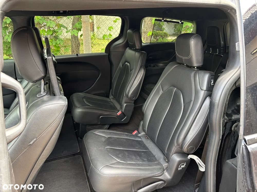 Chrysler Pacifica - 5