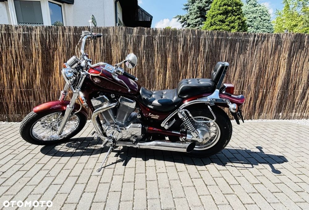 Suzuki Intruder - 3