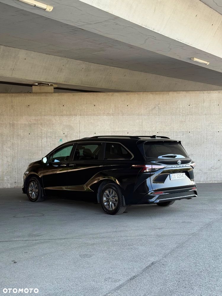 Toyota Sienna - 7