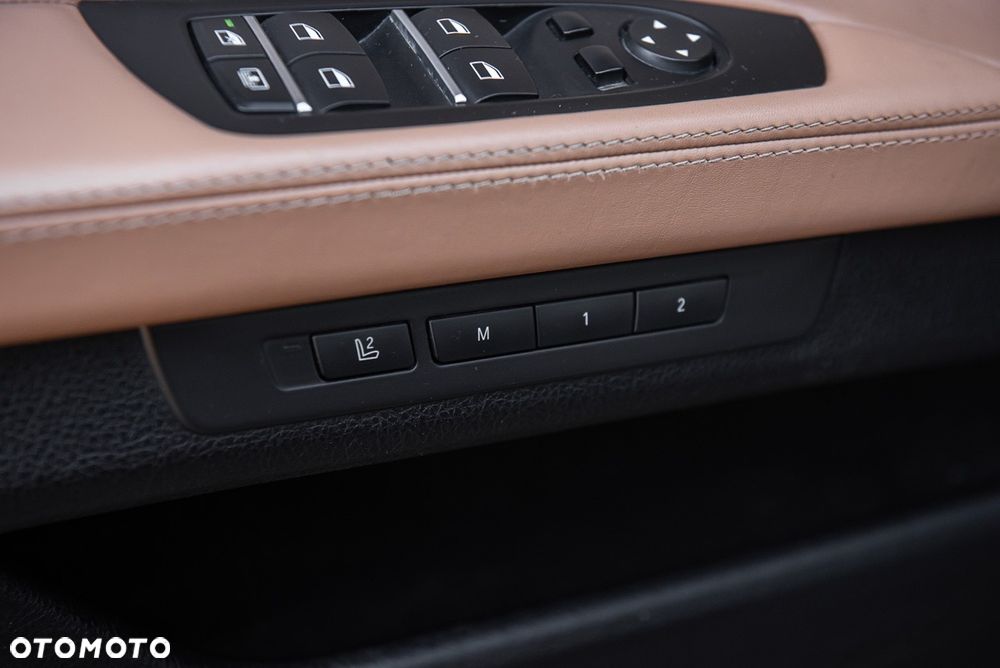 BMW Seria 7 740d xDrive - 28