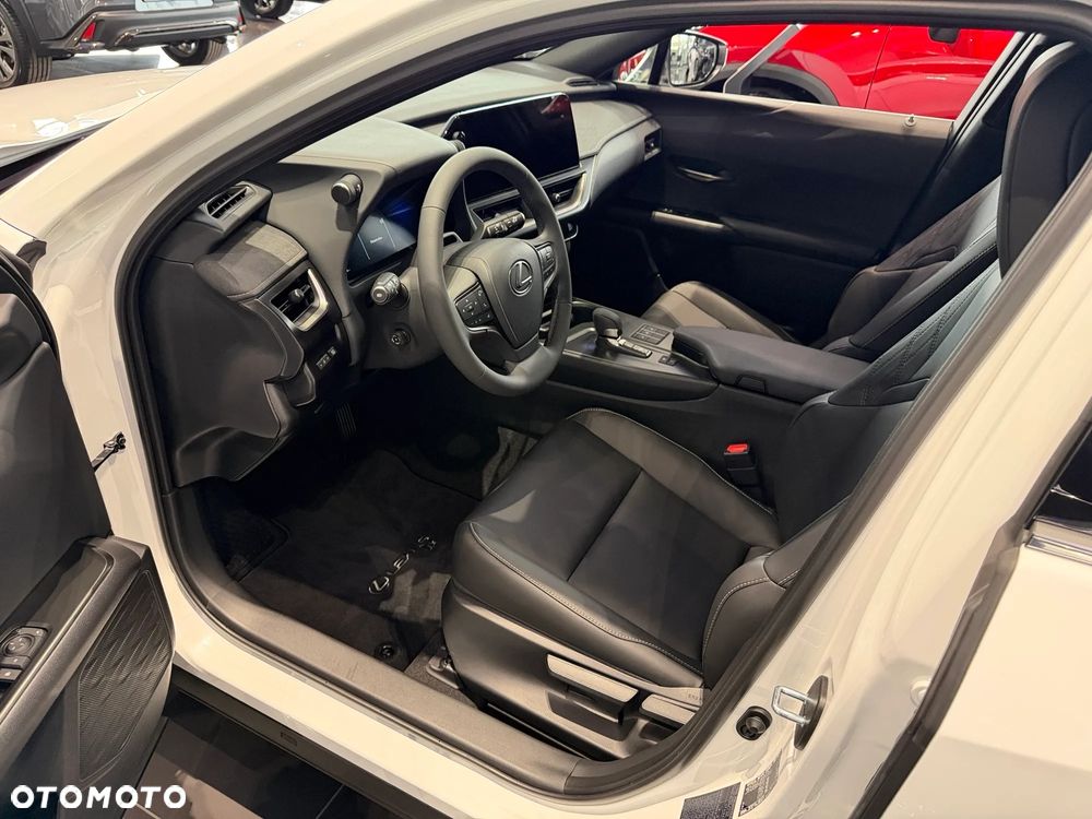 Lexus UX 300h F Sport Design - 8