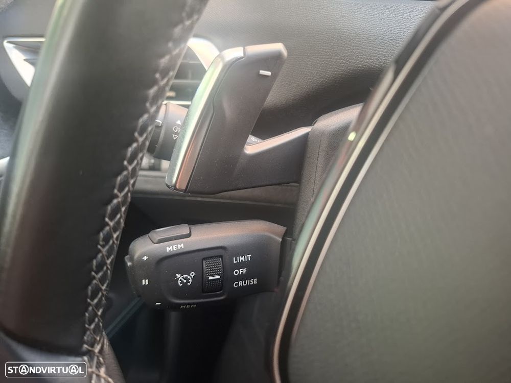 Peugeot 3008 1.6 Hybrid Allure e-EAT8 - 23