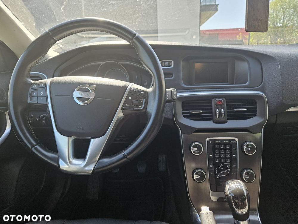 Volvo V40 T3 Momentum - 10