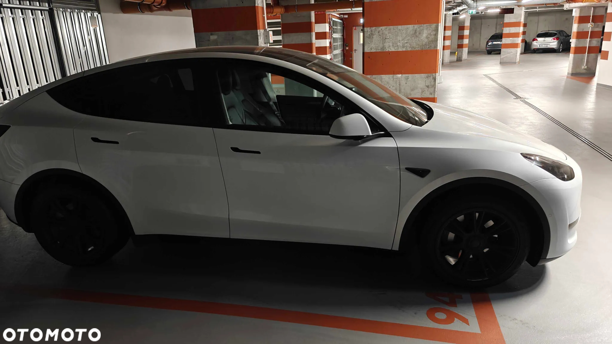 Tesla Y Long Range AWD - 4