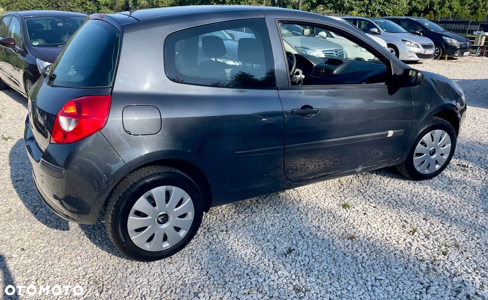 Renault Clio 1.2 16V Authentique - 16