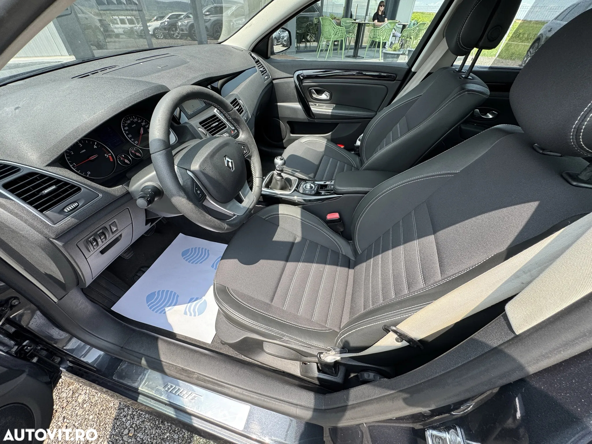 Renault Laguna dCi 110 FAP Bose Edition - 13
