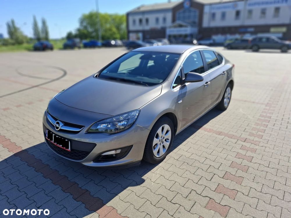 Opel Astra 1.4 T Executive EU6 - 1