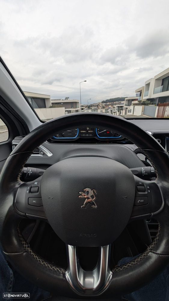 Peugeot 2008 1.2 PureTech Style - 7