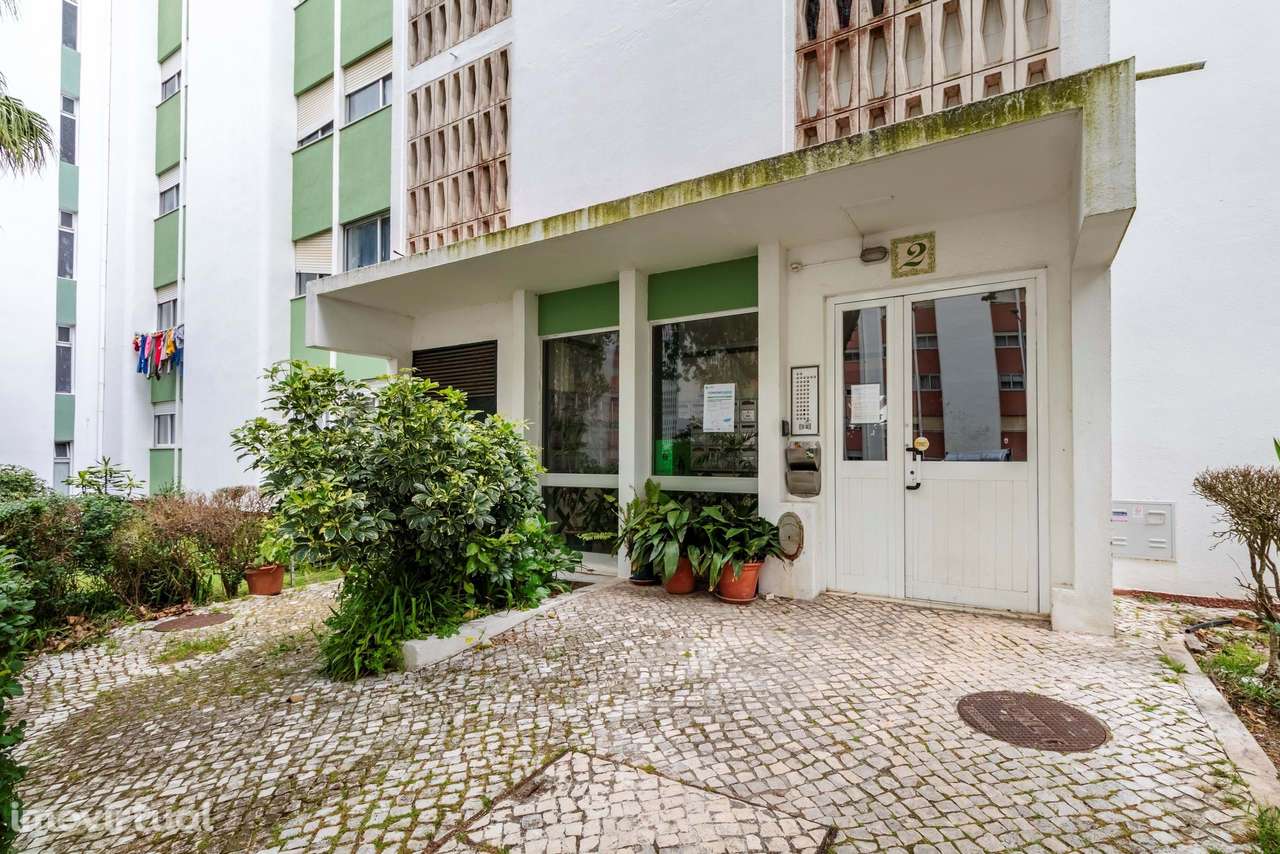 Apartamento T3+1 c/ Marquise em Santo António dos Cavaleiros - Grande imagem: 2/39