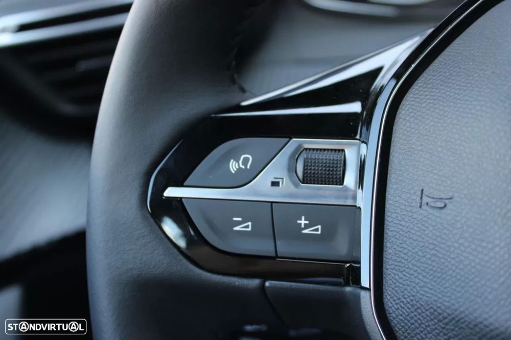 Peugeot 2008 1.2 PureTech Allure Pack - 19