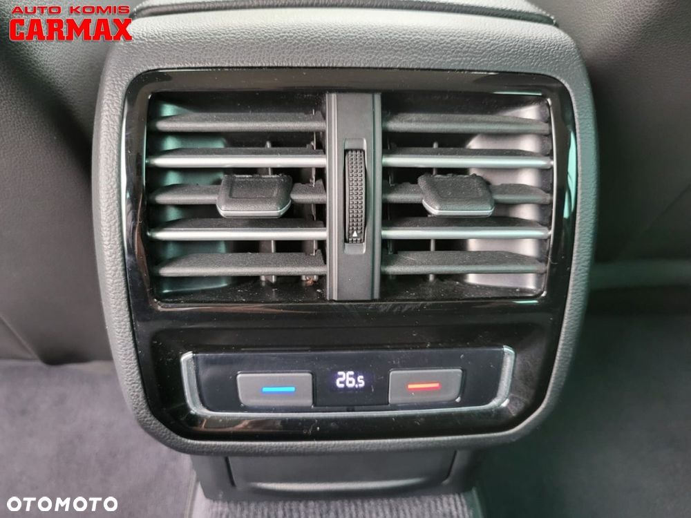 Volkswagen Passat - 33