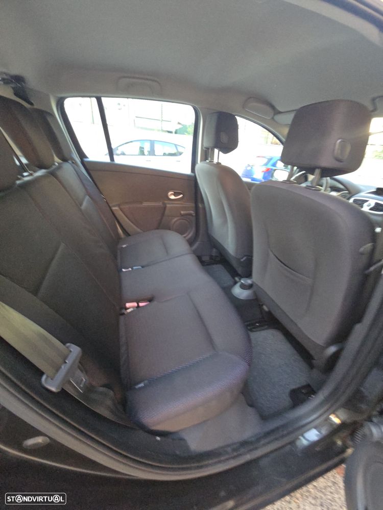 Renault Clio 1.2 16V Dynamique S - 24