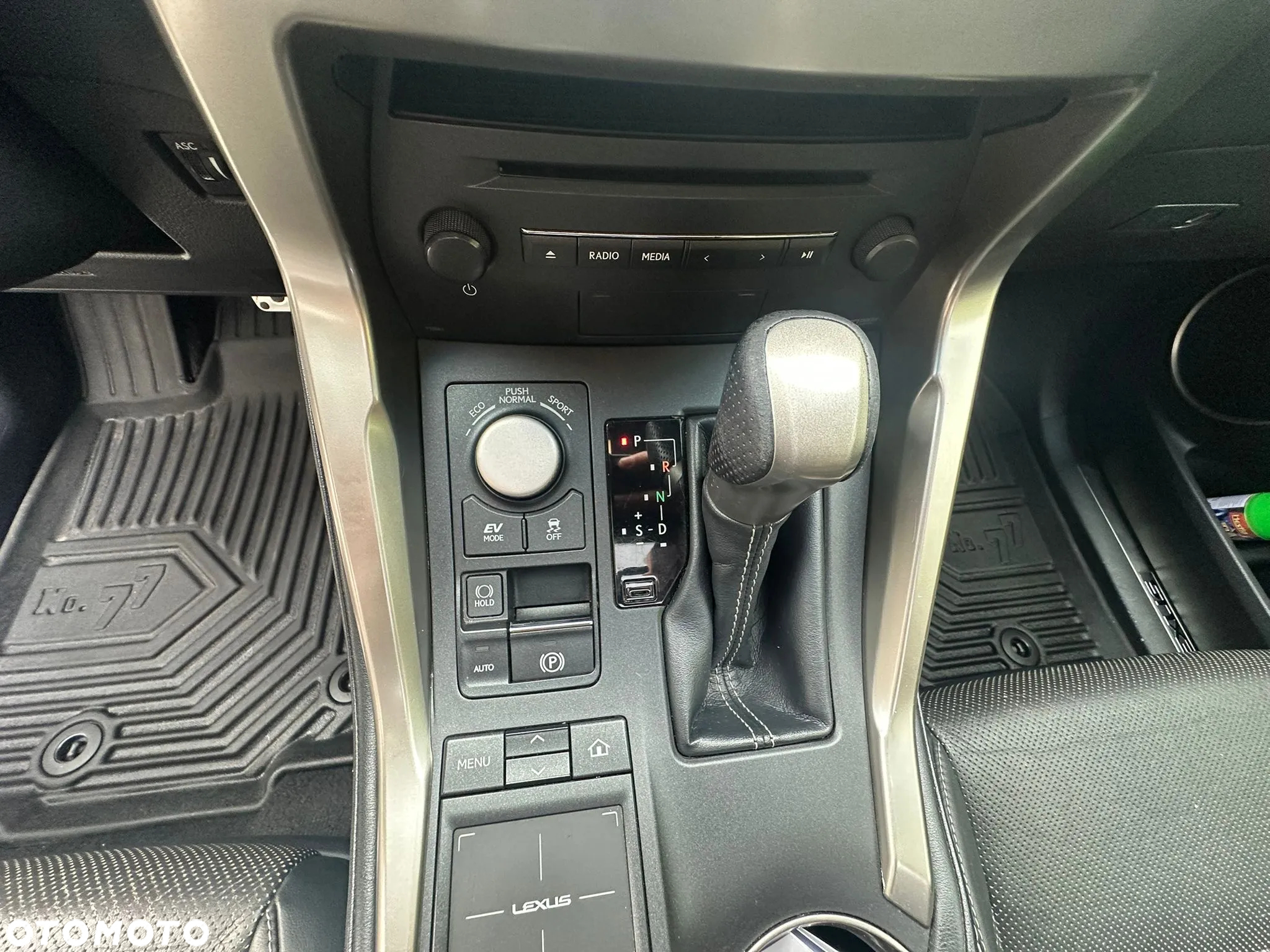 Lexus NX 300h - 22