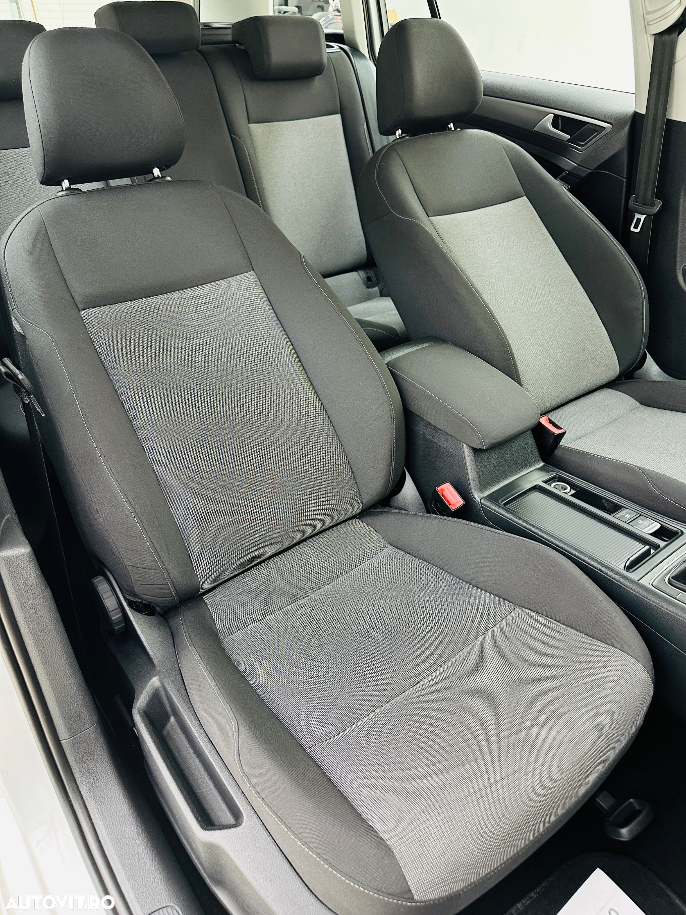 Volkswagen Golf 1.6 TDI BlueMotion Technology Comfortline - 23