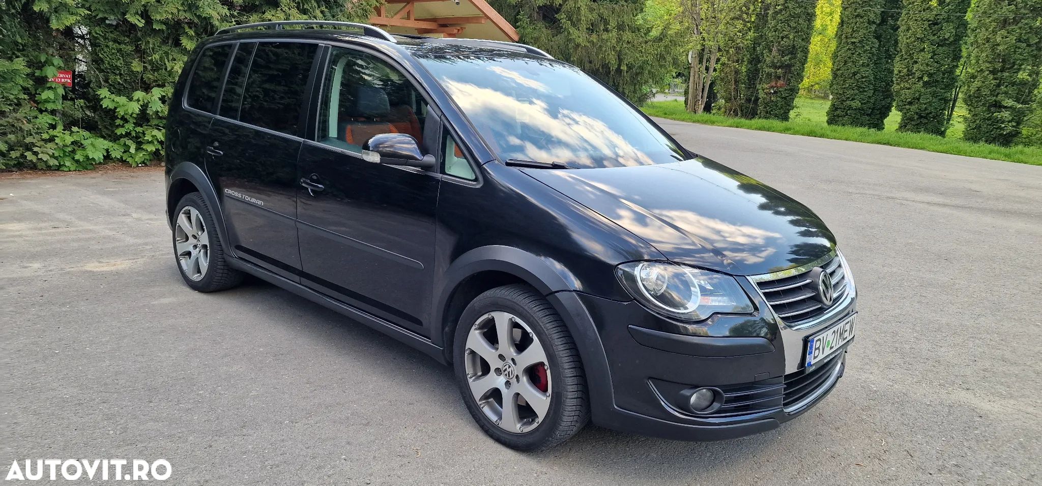 Volkswagen Touran 2.0 TDI DPF DSG Cross - 1