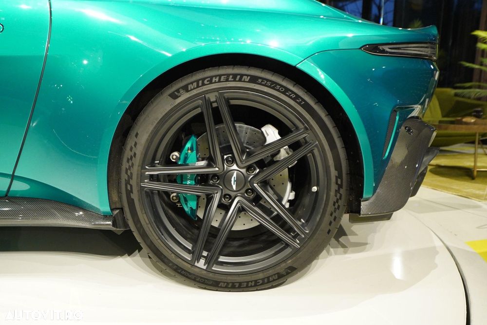 Aston Martin V8 Vantage - 13