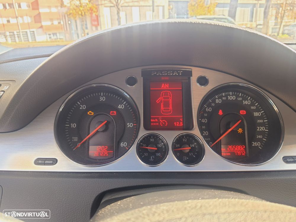 VW Passat Variant 2.0 TDi Highline - 16