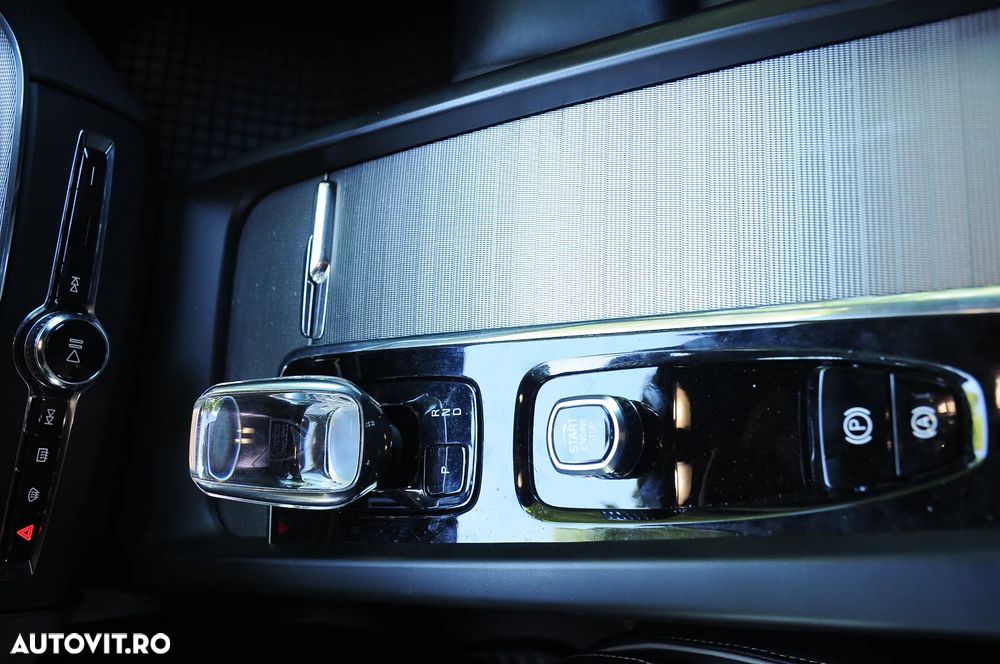 Volvo XC 60 B4 MHEV R-Design - 15