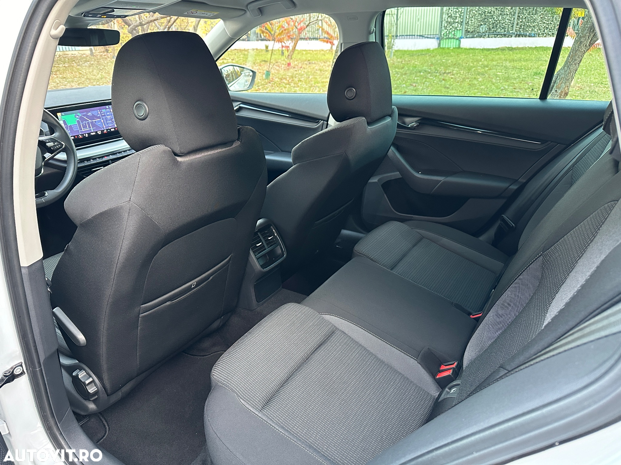 Skoda Octavia Combi 1.4 TSI iV DSG First Edition - 6