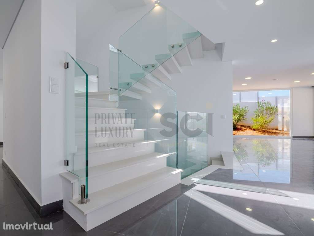 Moradia independente Luxo T5 com garagem e piscina em Lagos - Grande imagem: 4/60