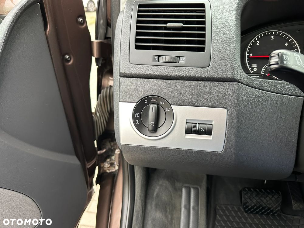 Volkswagen Multivan - 17