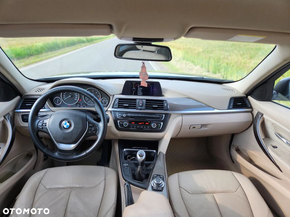 BMW Seria 3 320d xDrive - 11