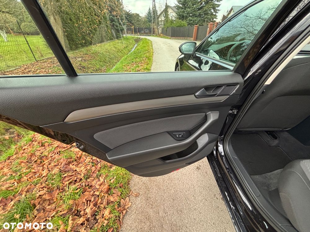 Volkswagen Passat Variant 1.4 TSI (BlueMotion Technology) Trendline - 19