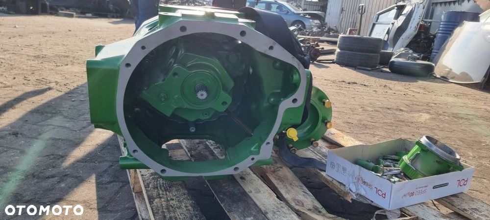 SKRZYNIA BIEGÓW TRAKTOR JOHN DEERE 3045R OBUDOWA - 3