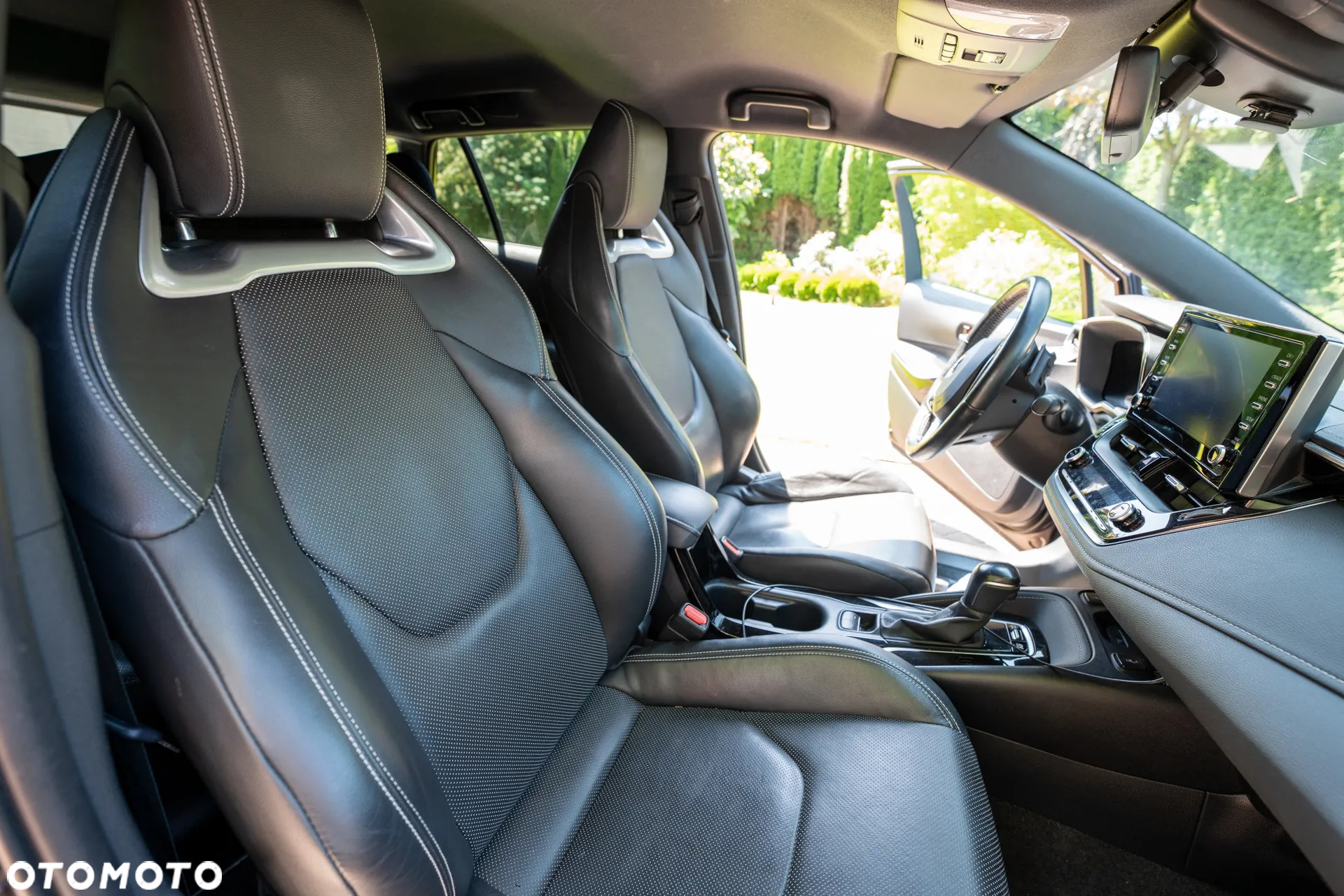 Toyota Corolla 2.0 Hybrid Executive - 13
