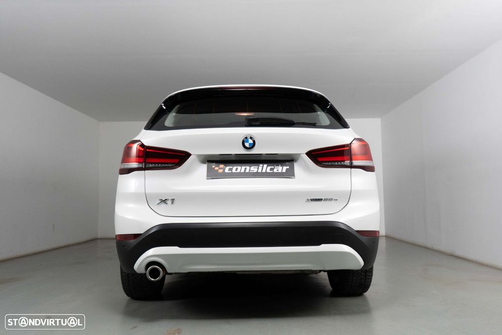 BMW X1 25 e xDrive Corporate Edition - 4