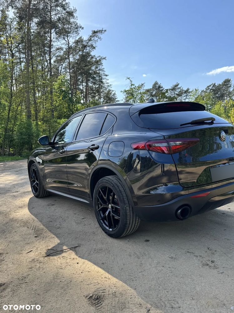 Alfa Romeo Stelvio 2.0 Turbo 16V AT8-Q4 Veloce Ti - 4