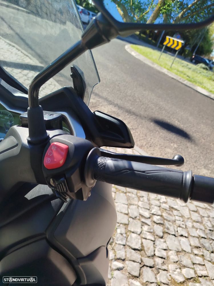Yamaha X-Max - 5