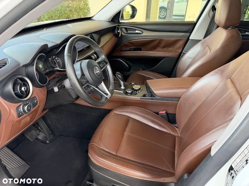 Alfa Romeo Stelvio 2.0 Turbo 16V AT8-Q4 Lusso Ti - 19