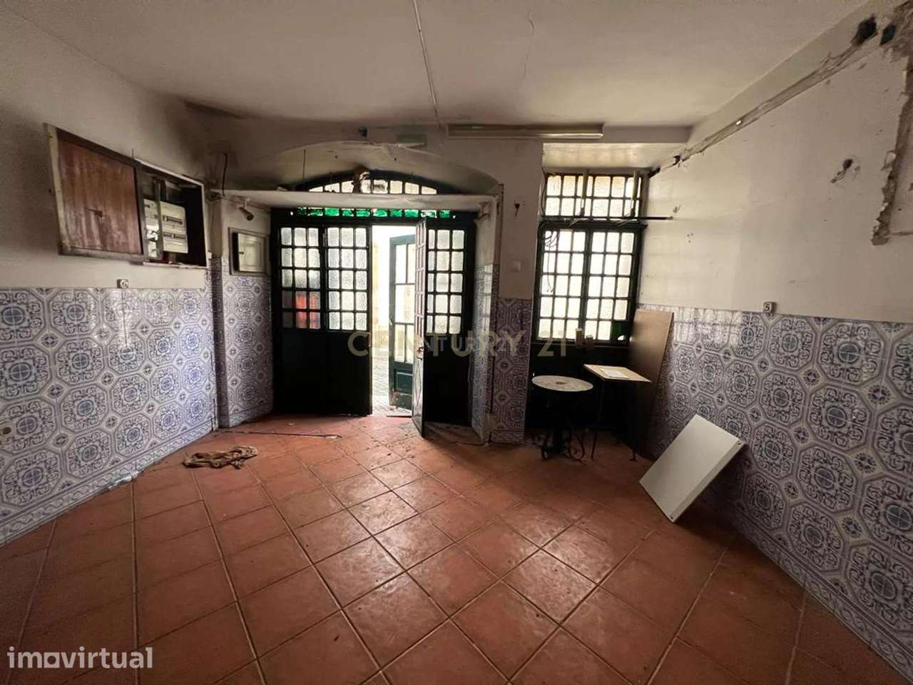 Venda de espaço comercial com extração de fumos em Alfama, Lisboa - Grande imagem: 2/19