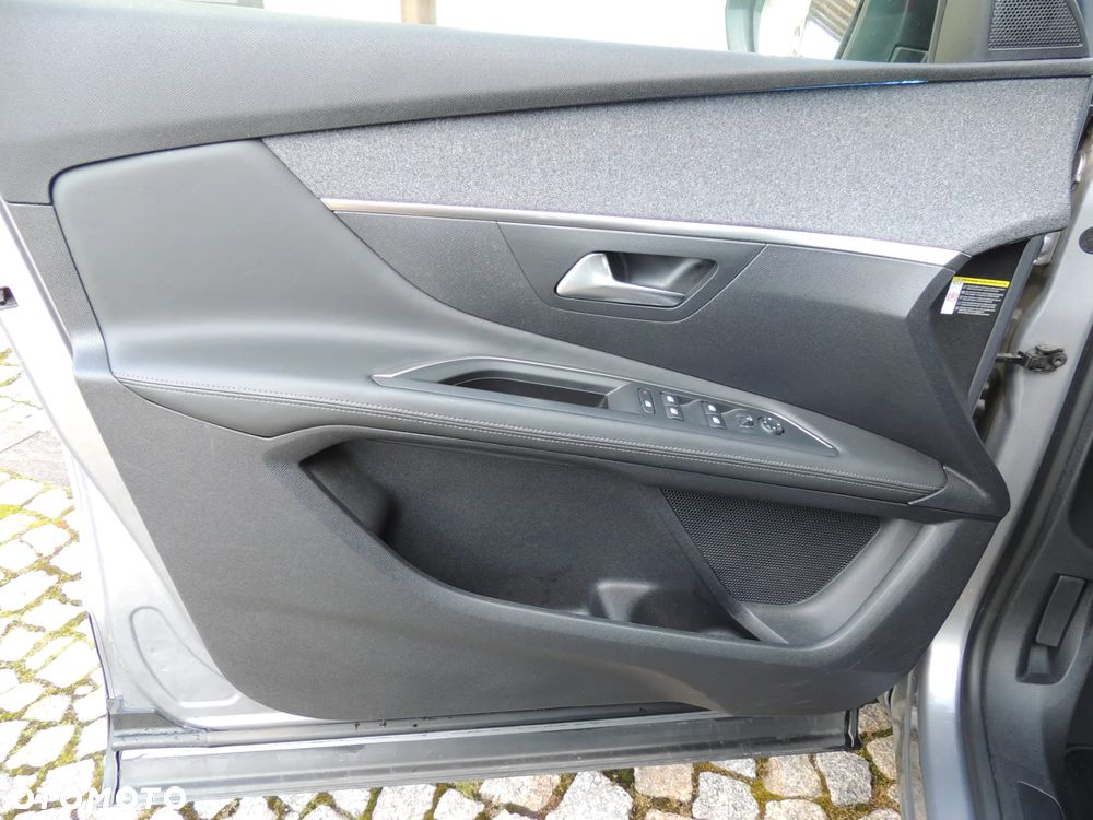 Peugeot 3008 1.2 PureTech Allure - 22