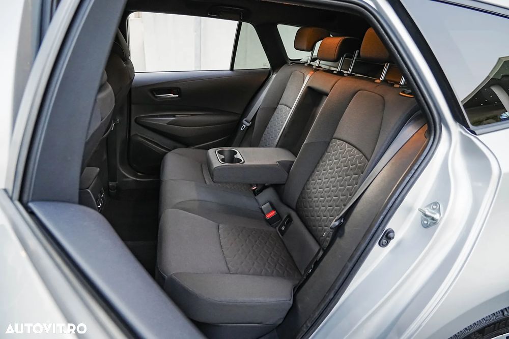 Toyota Corolla ver-2-0-hsd-exclusive - 6