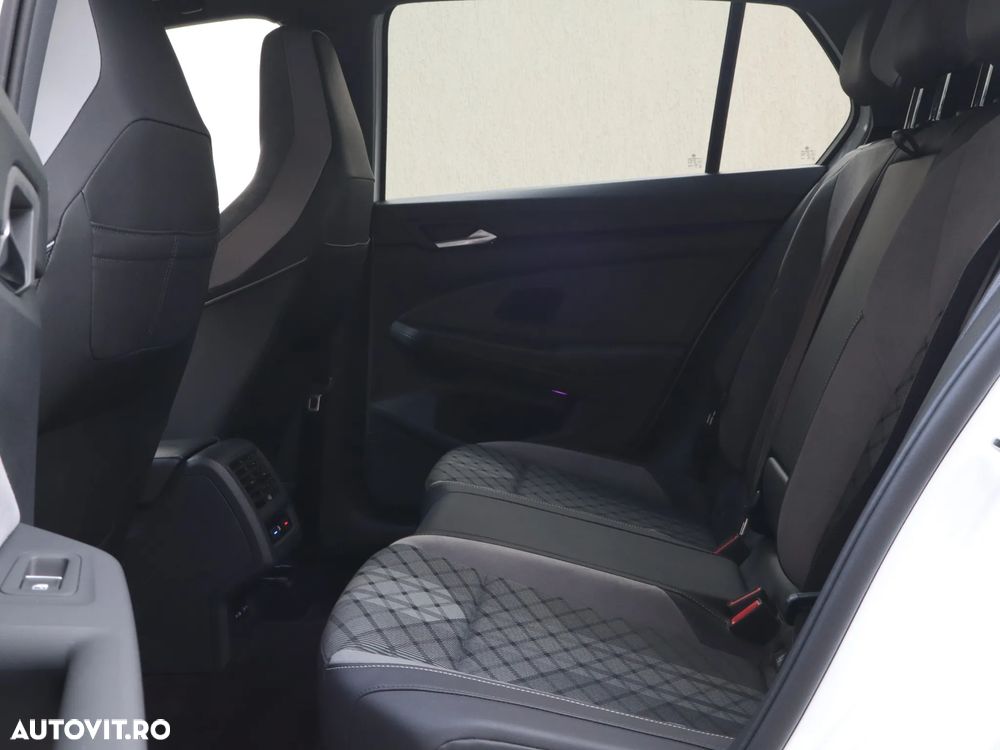 Volkswagen Golf 1.5 eTSI ACT DSG MHEV R-Line - 20