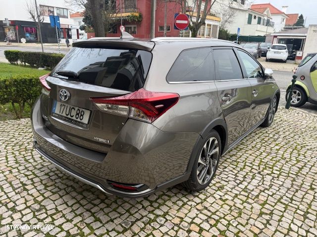 Toyota Auris Touring Sports 1.8 HSD Freestyle - 3