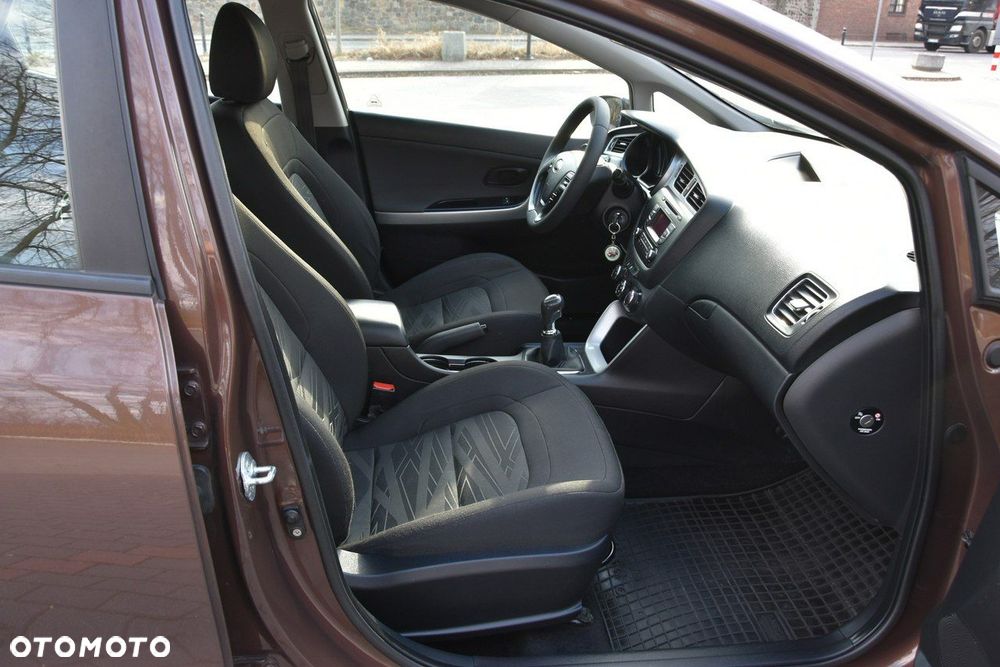 Kia Ceed - 10