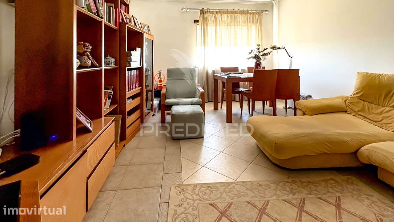 Apartamento T4 com garagem dupla e três varandas no Entroncamento - Grande imagem: 3/26