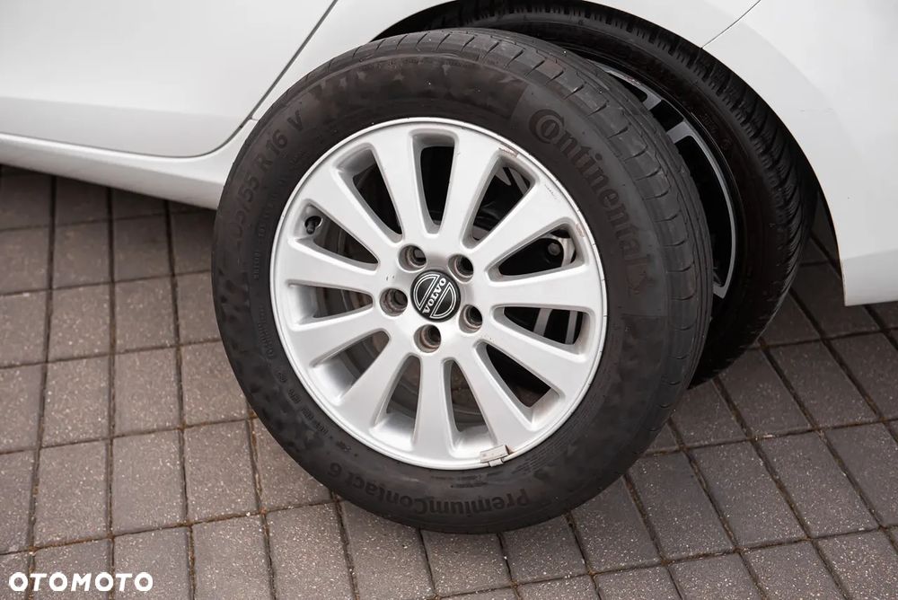 Volvo V40 T4 R-Design - 33