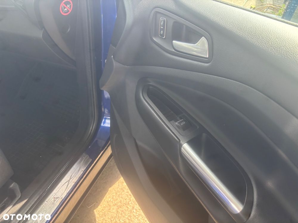 Ford Kuga 1.5 EcoBoost 2x4 Titanium - 17