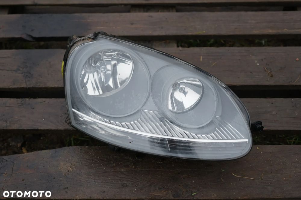 Lampa przód przednia prawa VW Golf V Anglik - 1